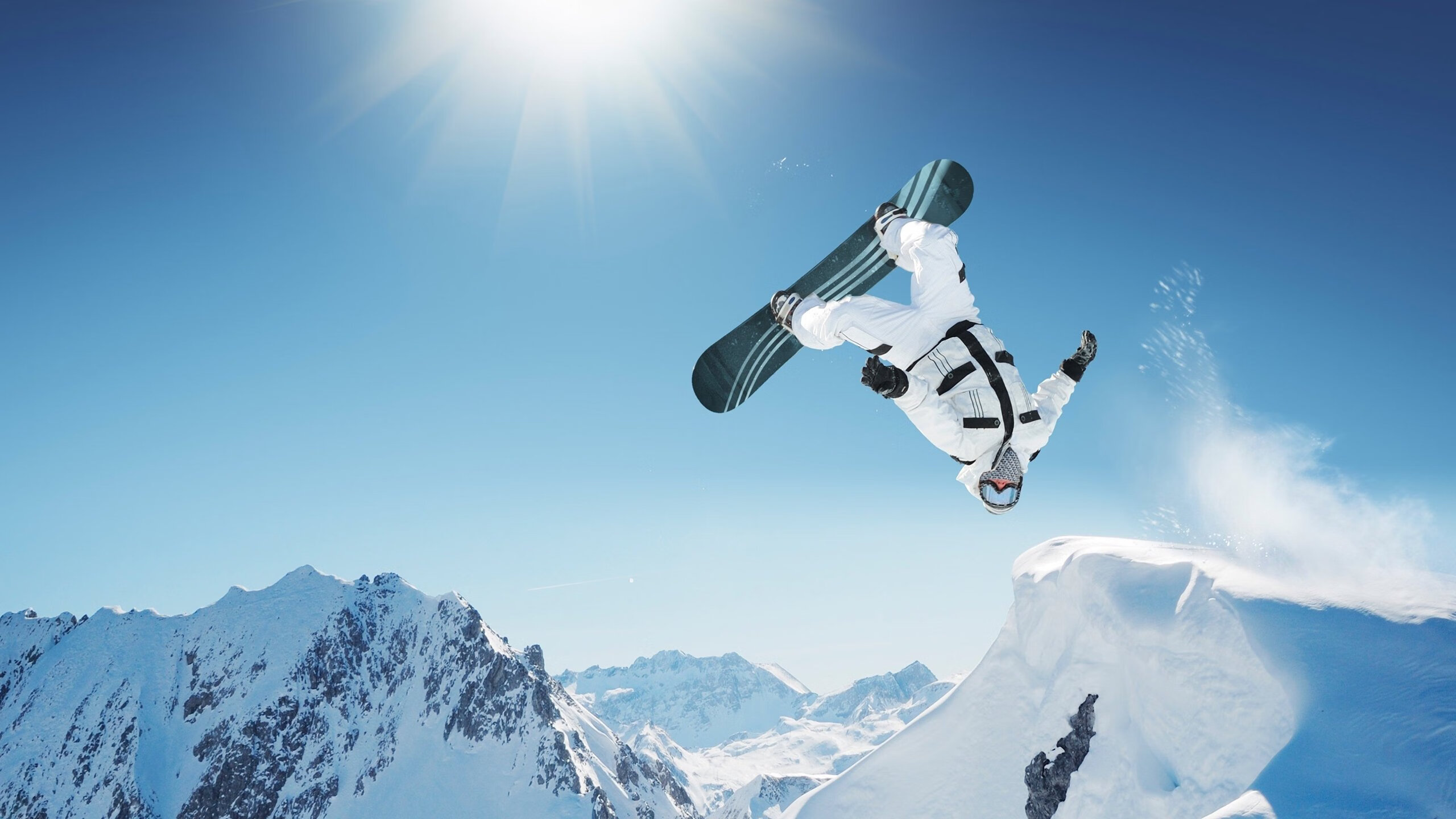 “羽毛球选手超常发挥，简阳文体中心赛场火爆”